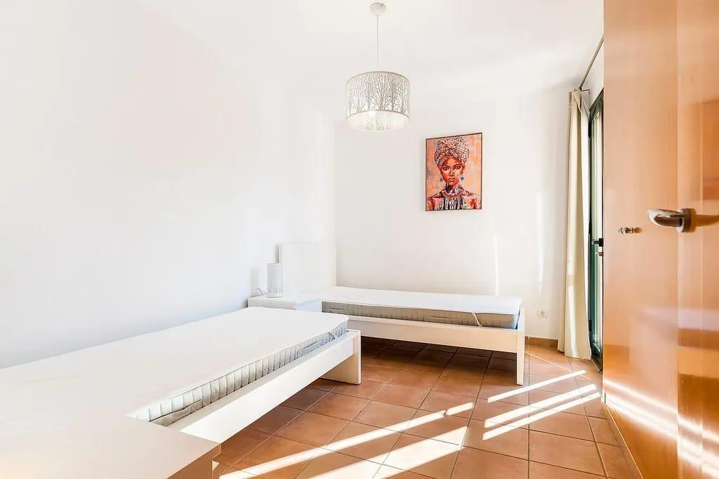 🏠 Furnished Apartment with Ocean and Pool Views – Available for Short and Long Stays